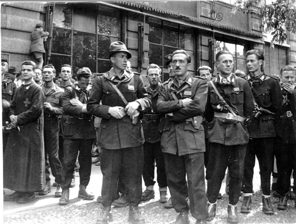 Il comando delle Brigate Garibaldi, aprile 1945. Seniga  il secondo da destra