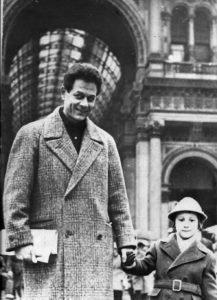 Giulio con il figlio Martino dopo la pubblicazione di «Togliatti e Stalin», 1961.
