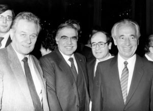 Israele, anni Ottanta: Giulio Seniga con Shimon Peres.